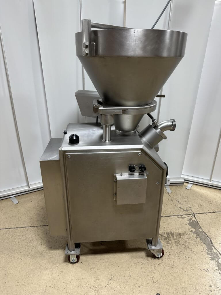 V-500 s-n 128-4262 White Background-3